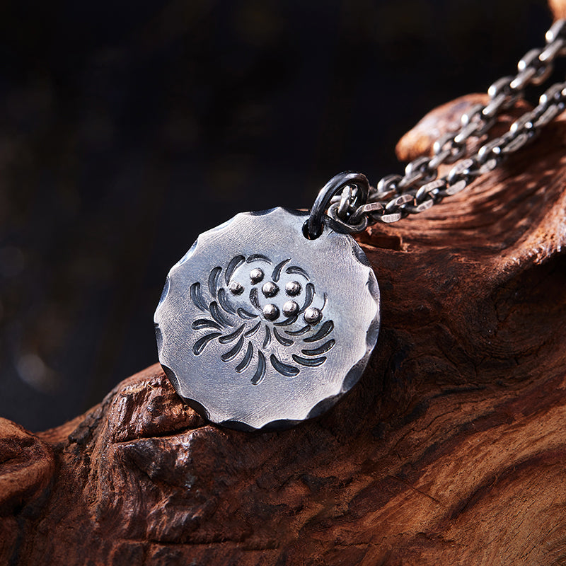 Lycoris Necklace